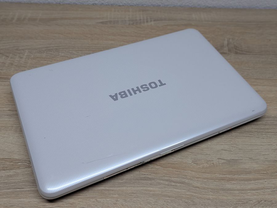 Ноутбук Б/В Toshiba Satellite L850, Intel Core i7-3630QM, DDR3 8 GB, SSD 256GB, AMD Radeon HD 7600M, 15.6" HD