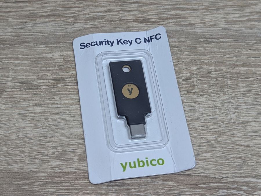 Новий Апаратний ключ безпеки Yubico Security Key C NFC