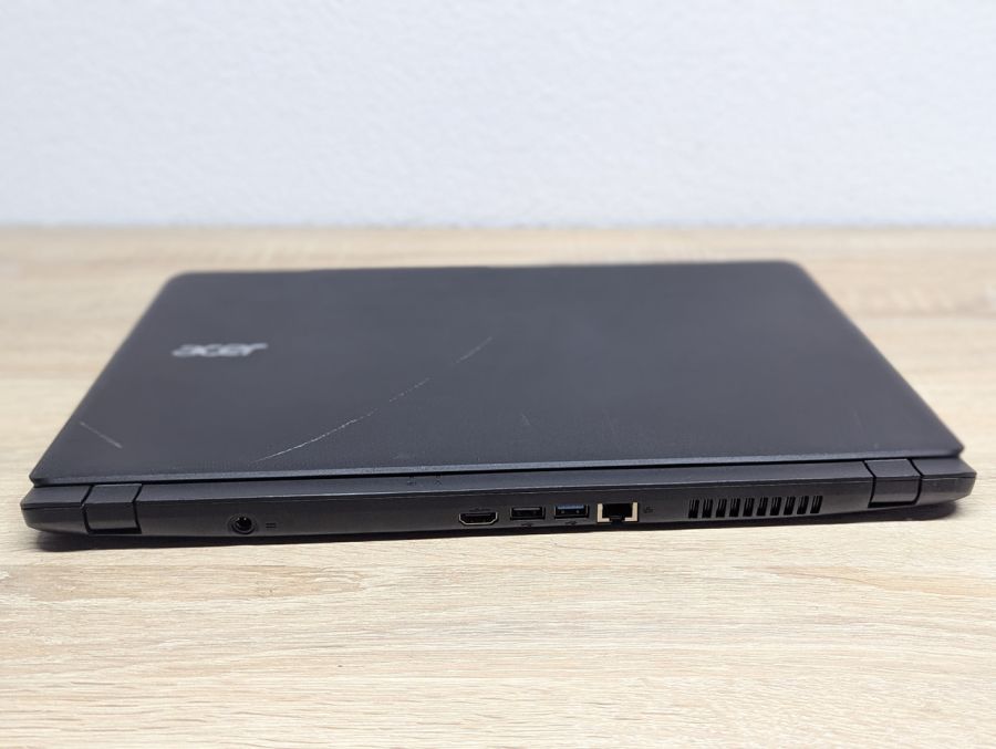 Ноутбук Б/В Acer Aspire ES1-572, Intel Core i5-6200U, DDR3 8 GB, SSD 256GB, 15.6" Full HD