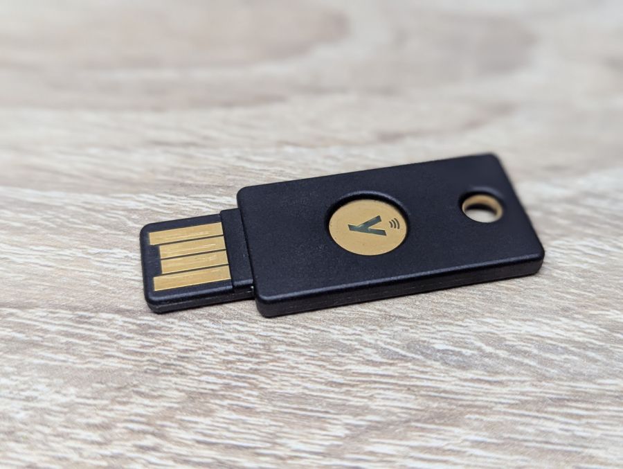 Новий Ключ безпеки Yubico Security Key C NFC