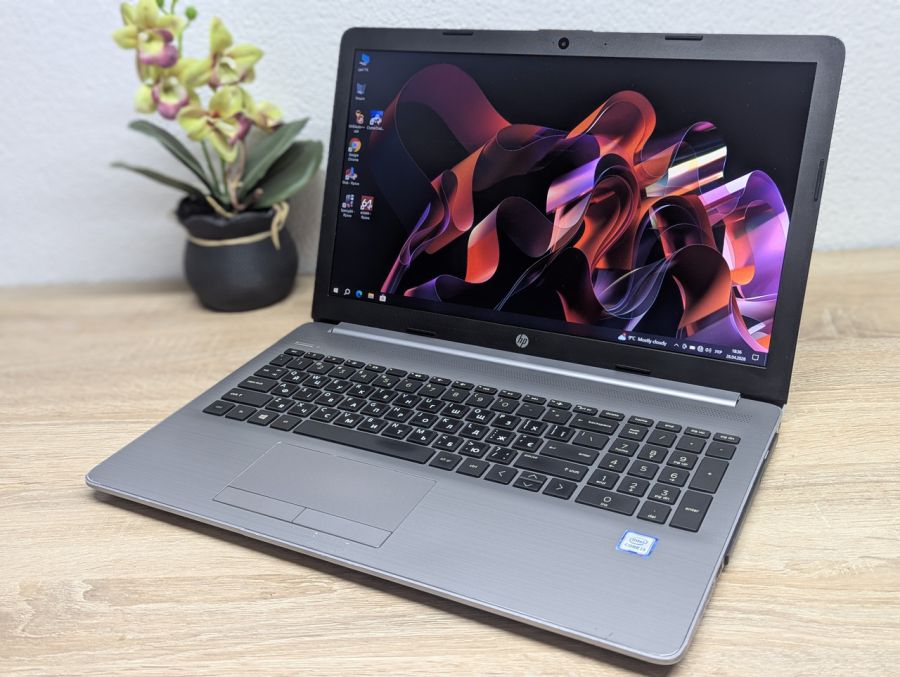 Ноутбук Б/В HP Notebook 250 G7, Intel Core i3-8130U, DDR4 8 GB, SSD 128GB, 15.6" Full HD