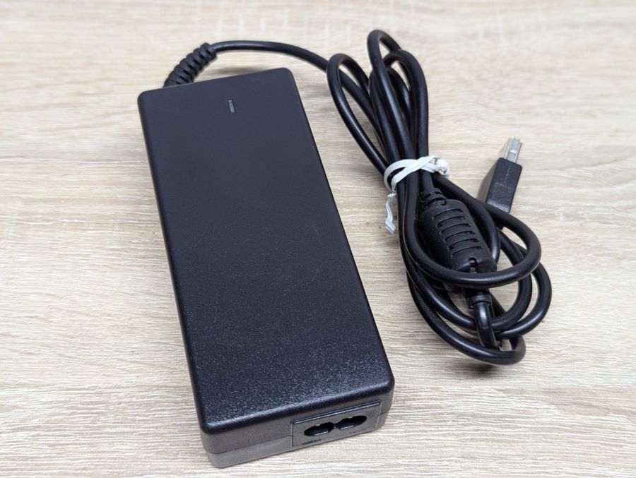 Б/В Блок живлення Qoltec 65W 20V 3.25A Slim Tip