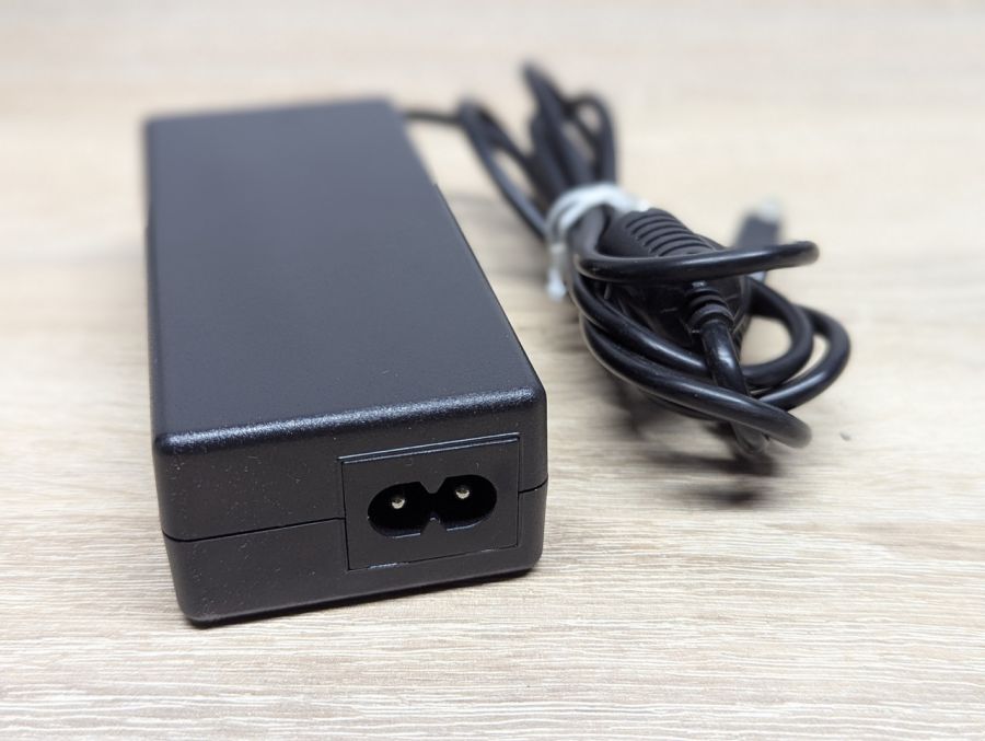 Б/В Блок живлення Qoltec 65W 20V 3.25A Slim Tip