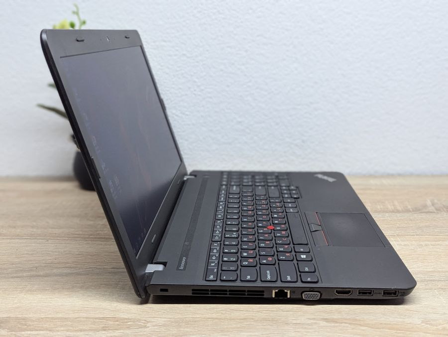 Ноутбук Б/В Lenovo E550, Intel Core i3-5005U, DDR3 8 GB, SSD 128GB, 15.6" HD