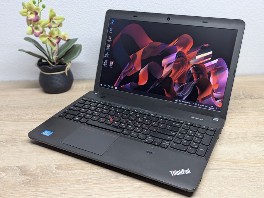 Ноутбук Б/В Lenovo Think Pad E530, Intel Core i5-3230M, DDR3 8GB, SSD 128GB, NVIDIA GeForce GT 740M 2GB, 15.6" HD