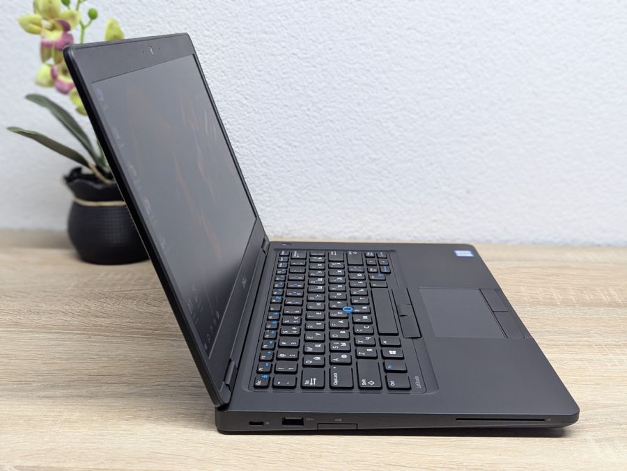 Ноутбук Б/В Dell Latitude 5480, Intel Core i5-6300U, DDR4 8 GB, SSD 128GB, 14" Full HD