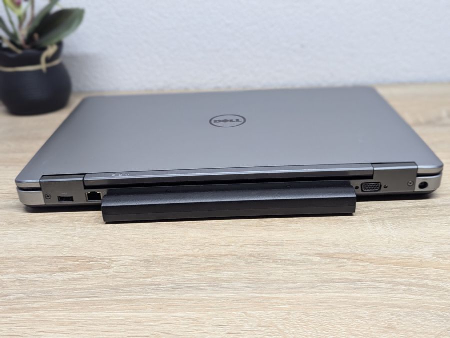 Ноутбук Б/В Dell Latitude E6540, Intel Core i5-4310M, DDR3 8 GB, SSD 256GB, AMD Radeon HD 8790M 2Gb, 15.6" Full HD