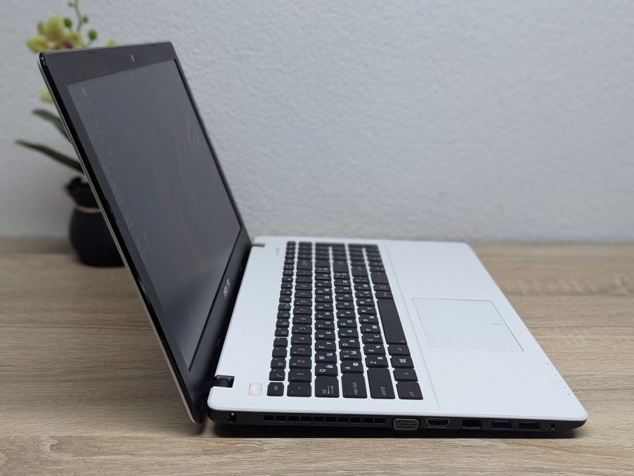 Ноутбук Б/В ASUS R510C, Intel Core i3-3217U, DDR3 8 GB, SSD 256GB, NVIDIA GeForce GT 720M 2Gb, 15.6"