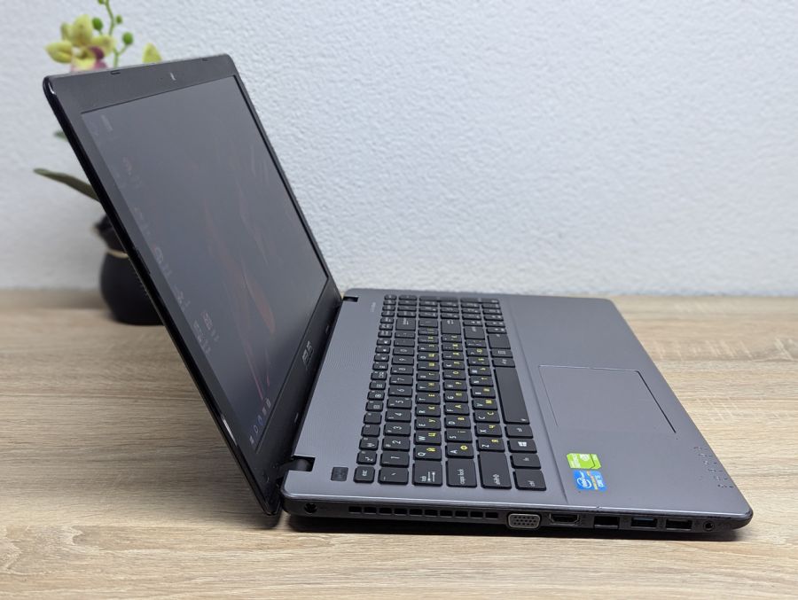 Ноутбук Б/В ASUS X550V, Intel Core i5-3230M, DDR3 8 GB, SSD 256GB, NVIDIA GeForce GT 720M 2Gb, 15.6"