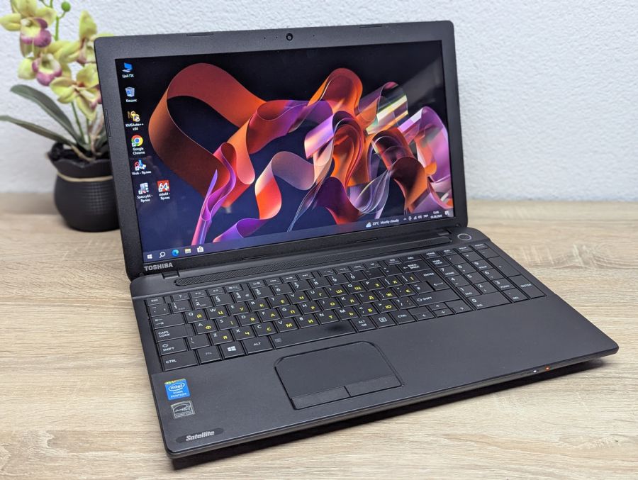 Ноутбук Б/В Toshiba Satellite C50-A-1FU, Intel Pentium 2020M, DDR3 8 GB, SSD 128GB, 15.6" HD