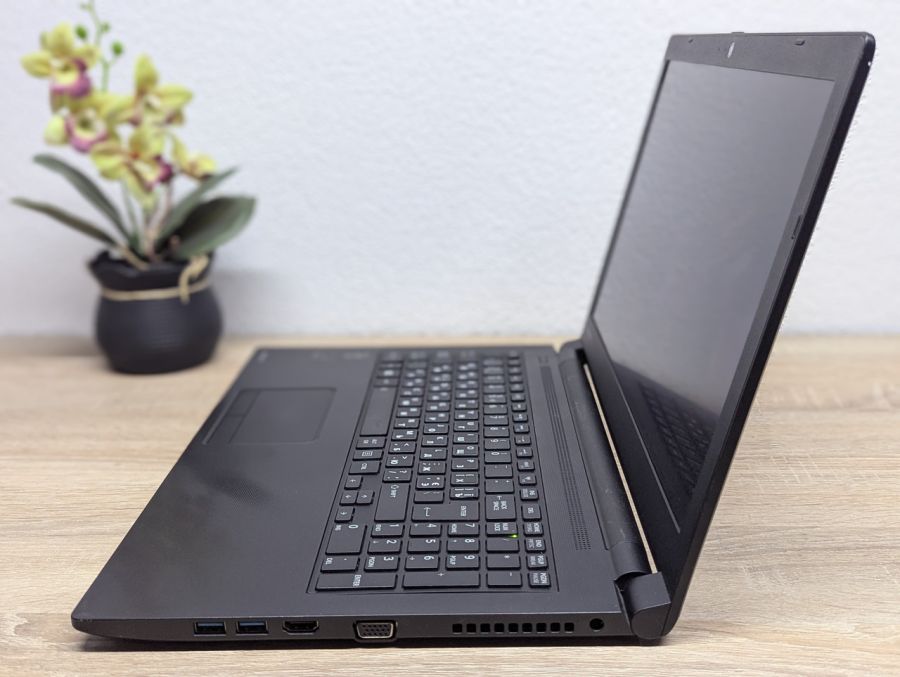 Ноутбук Б/В Toshiba Satellite Pro R50-B, Intel Core i5-4210, DDR3 8 GB, SSD 128GB, 15.6" HD