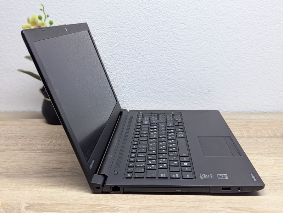 Ноутбук Б/В Toshiba Satellite Pro R50-B, Intel Core i5-4210, DDR3 8 GB, SSD 128GB, 15.6" HD