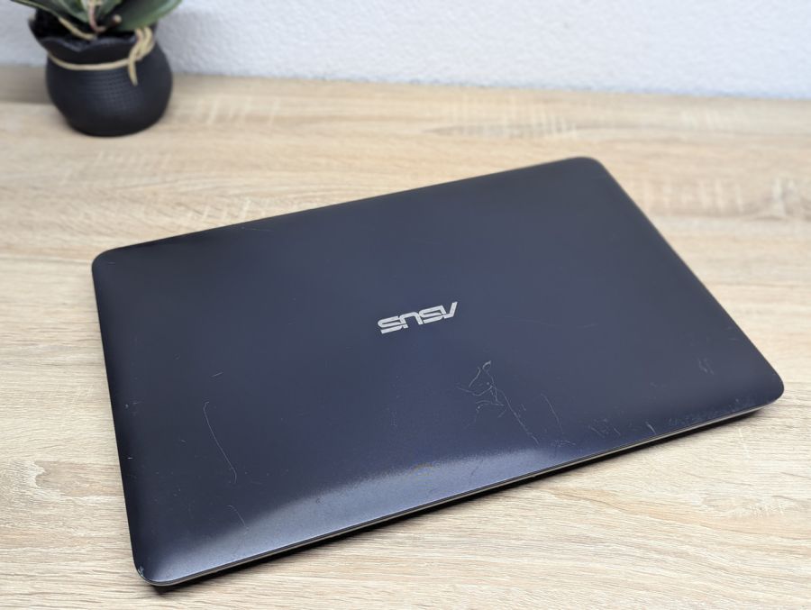 Ноутбук Б/В ASUS Vivobook X556U, Intel Core i5-6200U, DDR3 8 GB, SSD 128GB, 15.6" HD