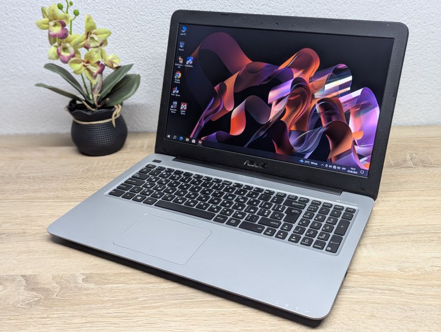 Ноутбук Б/В ASUS Vivobook X556U, Intel Core i5-6200U, DDR3 8 GB, SSD 128GB, 15.6" HD