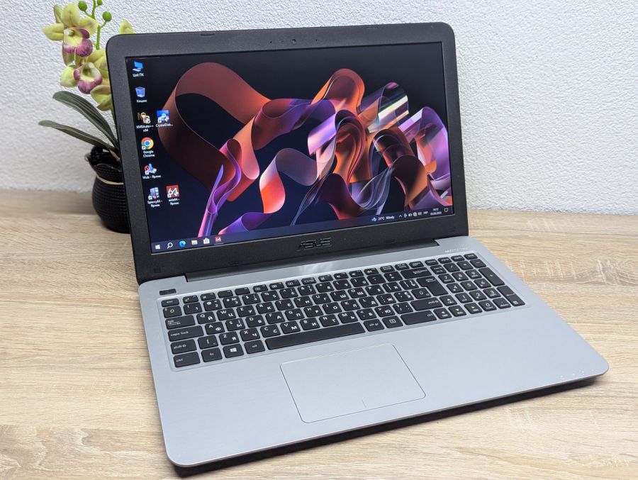 Ноутбук Б/В ASUS Vivobook X556U, Intel Core i5-6200U, DDR3 8 GB, SSD 128GB, 15.6" HD