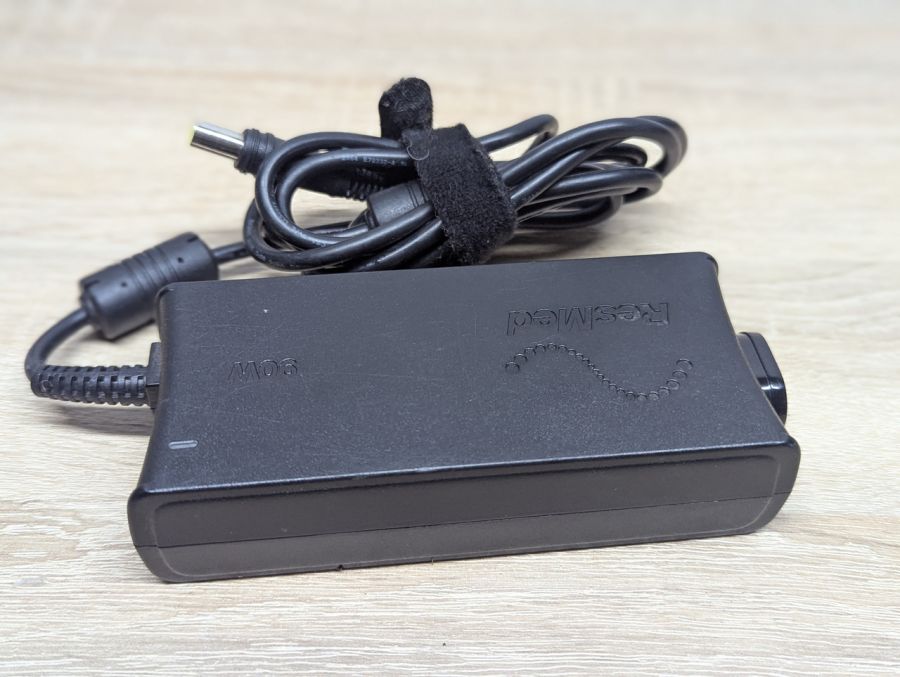 Б/В Блок живлення ResMed 370001 90W 24 В 3.75 А 7.4x5.5 мм
