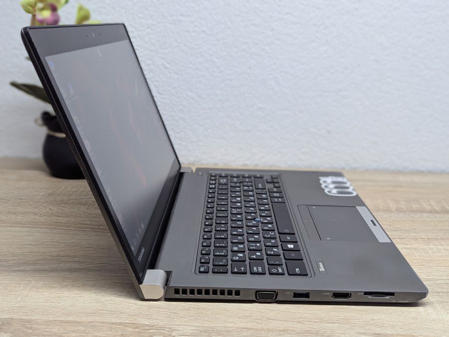Ноутбук Б/В Toshiba Tecra Z40T-C, Intel Core i5-6300U, DDR3 8 GB, SSD 128GB, 14" Full HD Сенсор