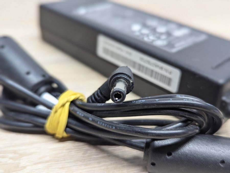 Б/В Блок живлення FSP Group INC FSP075-DMAB1 75 Вт 19 В 3.95 А 5.5x2.5мм