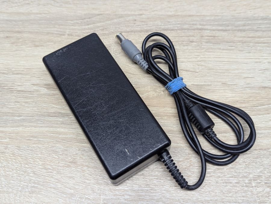 Б/В Блок живлення Qoltec 50093 90 Вт 20V 4.5A 7.9x5.5 мм