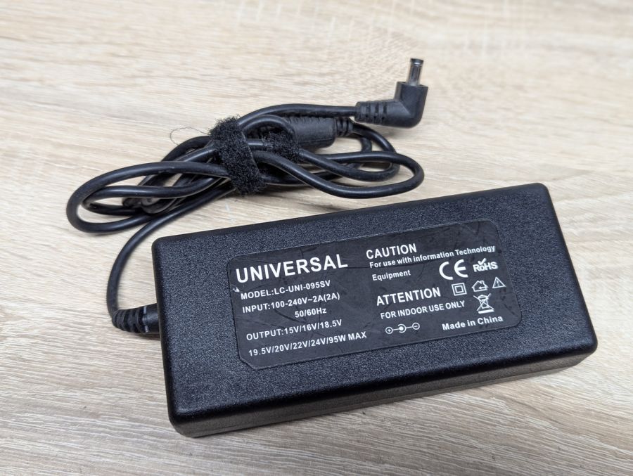 Б/В Універсальний блок живлення Sumvision LC-UNI-095SV,95 Вт,15В–24В,5.5 х 2.1 мм
