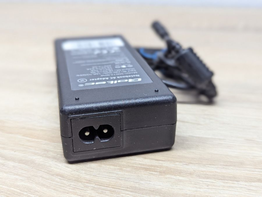 Б/В Універсальний блок живлення Qoltec 50012.90W 20V,4.5A, 3-pin
