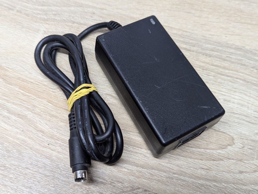 Б/В Блок живлення APD DA-30C01, 25.5Вт, 4-Pin Mini-DIN,0.85А,12 В