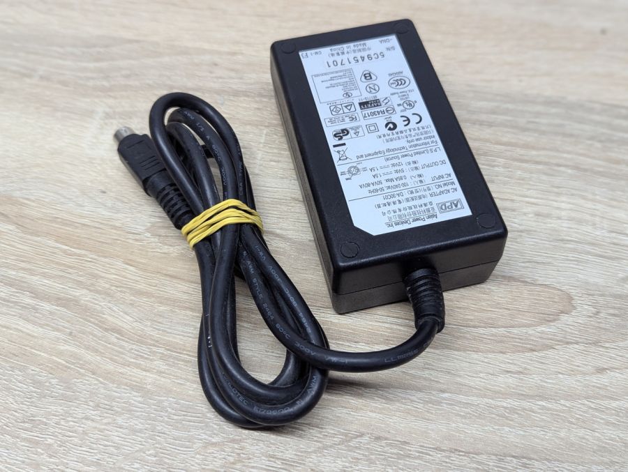Б/В Блок живлення APD DA-30C01, 25.5Вт, 4-Pin Mini-DIN,0.85А,12 В