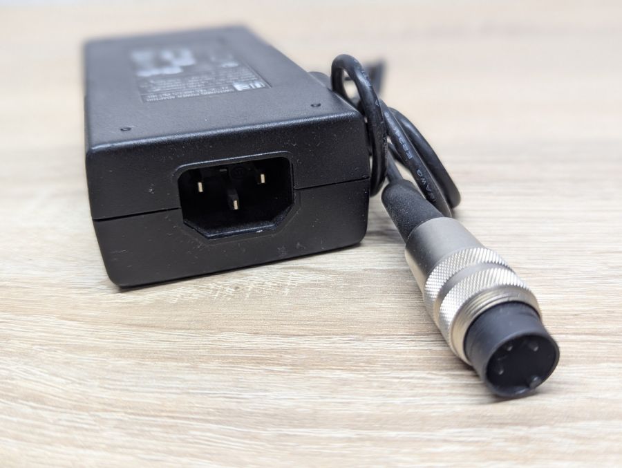 Б/В Блок живлення UE Electronic UE60-1205005SPA3, 60 Вт,12 В,5 А, GX16 3-pin