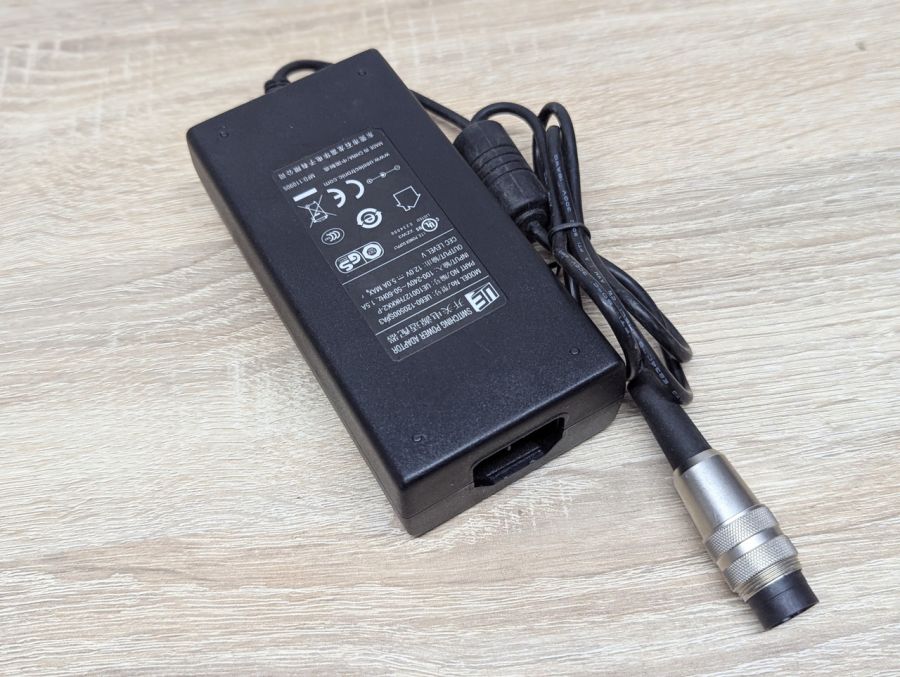 Б/В Блок живлення UE Electronic UE60-1205005SPA3, 60 Вт,12 В,5 А, GX16 3-pin
