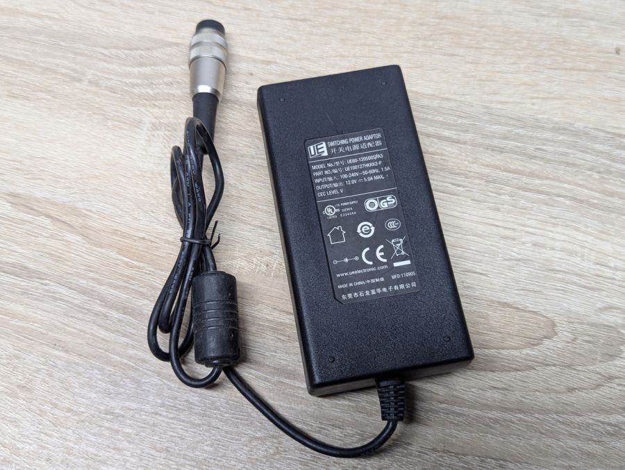 Б/В Блок живлення UE Electronic UE60-1205005SPA3, 60 Вт,12 В,5 А, GX16 3-pin