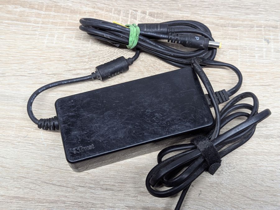 Б/В Блок живлення Trust 22908-02, 90Вт,19 В,4.74 А,5.5x2.1мм [ProductHub SKU 22908-02]