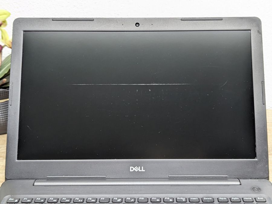 Ноутбук Б/В Dell Inspiron 5570, Intel Core i3-6006U, DDR4 8 GB, SSD 128GB, AMD Radeon 530 2Gb, 15.6" Full HD