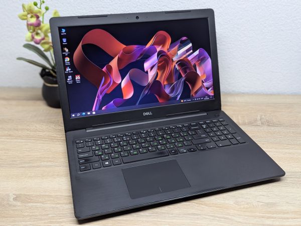 Ноутбук Б/В Dell Inspiron 5570, Intel Core i3-6006U, DDR4 8 GB, SSD 128GB, AMD Radeon 530 2Gb, 15.6" Full HD