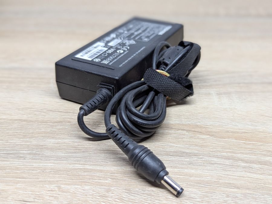 Б/В Блок живлення Toshiba 90 Вт,19 В,4.74 А,5.5x2.5 мм