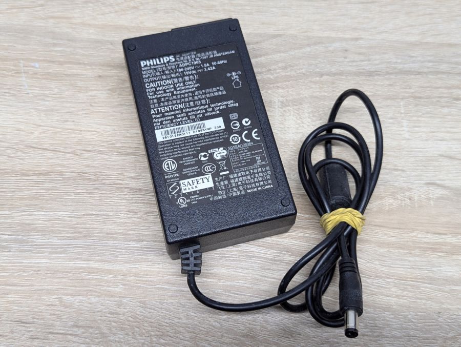 Б/В Блок живлення Philips ADPC1965,65 W,19 V,3.42 A,5.5x 2.5мм