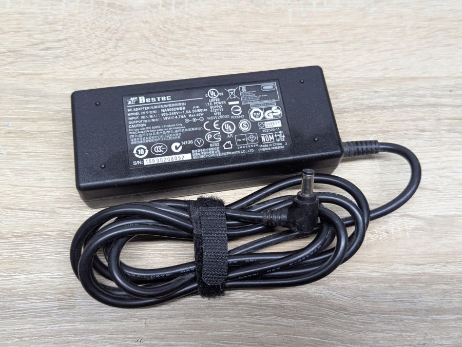 Б/В Блок живлення Bestec NA9002WBB,90 Вт,19В,4.74 А,5.5x 2.5мм