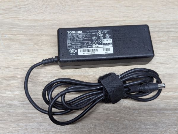 Б/В Блок живлення TOSHIBA PA3378E-1ACA,19 В,3.95 А ,75 Вт,6.3x 3.0 мм [ProductHub SKU PA3378E]