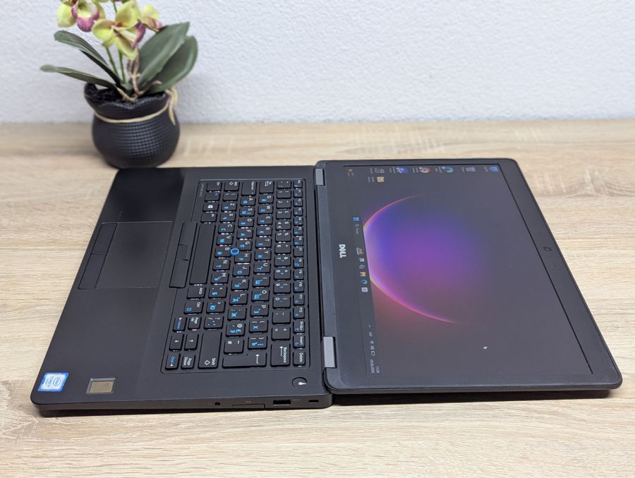 Ноутбук Б/В Dell Latitude E5470, Intel Core i7-6600U, DDR4 8 GB, SSD 256GB, AMD Radeon R7 M360 2Gb, 14" Full HD
