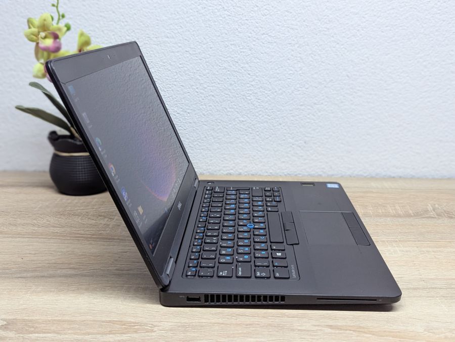 Ноутбук Б/В Dell Latitude E5470, Intel Core i7-6600U, DDR4 8 GB, SSD 256GB, AMD Radeon R7 M360 2Gb, 14" Full HD