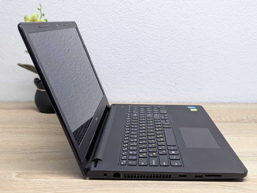 Ноутбук Б/В Dell Inspiron 3543, Intel Core i5-5200U, DDR3 8 GB, SSD 128GB, NVIDIA GeForce 920M 2Gb, 15.6"