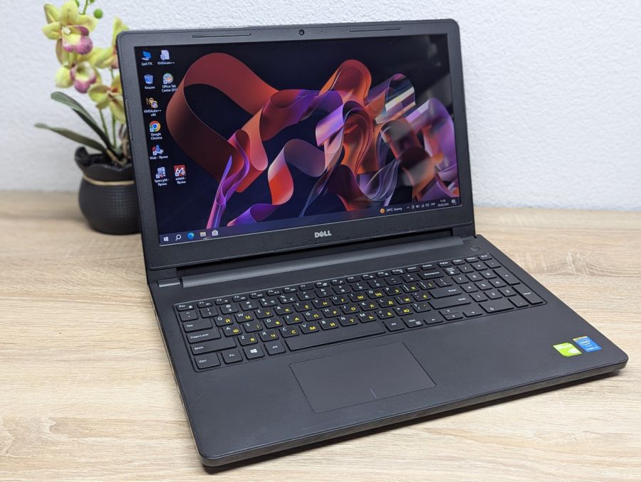 Ноутбук Б/В Dell Inspiron 3543, Intel Core i5-5200U, DDR3 8 GB, SSD 128GB, NVIDIA GeForce 920M 2Gb, 15.6"