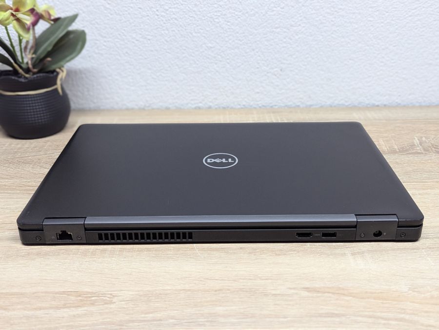 Ноутбук Б/В Dell Latitude 5580, Intel Core i5-6300U, DDR4 8 GB, SSD 256GB, 15.6" Full HD