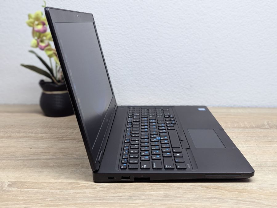 Ноутбук Б/В Dell Latitude 5580, Intel Core i5-6300U, DDR4 8 GB, SSD 256GB, 15.6" Full HD