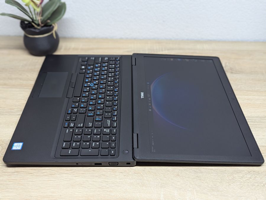 Ноутбук Б/В Dell Latitude 5580, Intel Core i5-6300U, DDR4 8 GB, SSD 256GB, 15.6" Full HD