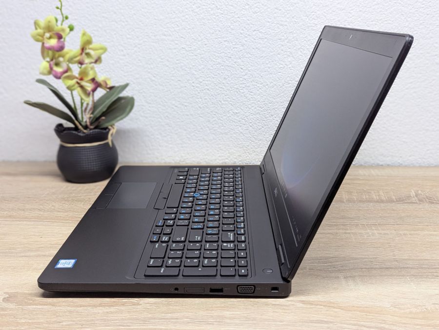 Ноутбук Б/В Dell Latitude 5580, Intel Core i5-6300U, DDR4 8 GB, SSD 256GB, 15.6" Full HD