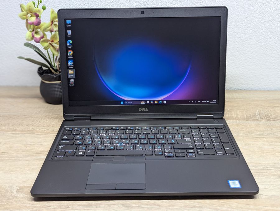 Ноутбук Б/В Dell Latitude 5580, Intel Core i5-6300U, DDR4 8 GB, SSD 256GB, 15.6" Full HD