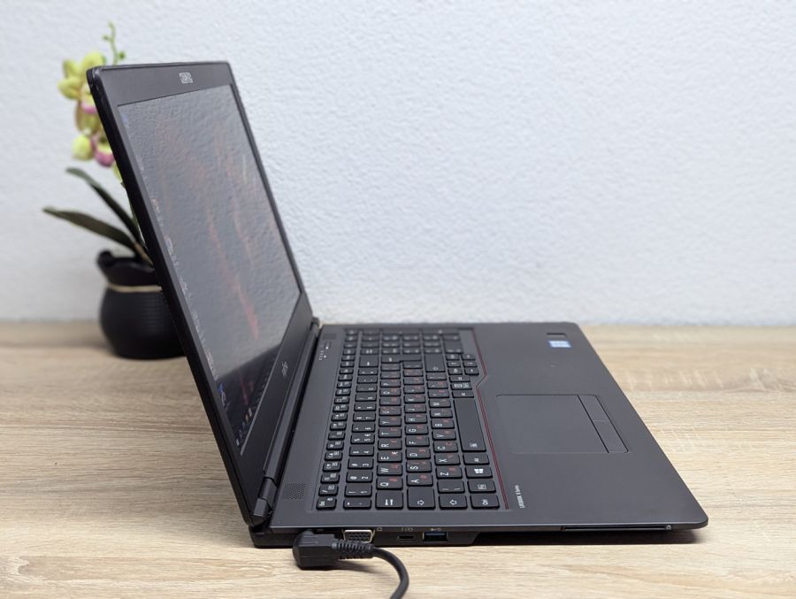 Ноутбук Б/В Fujitsu U759, Intel Core i5-8665U, DDR4 8 GB, SSD 512GB, 15.6" Full HD