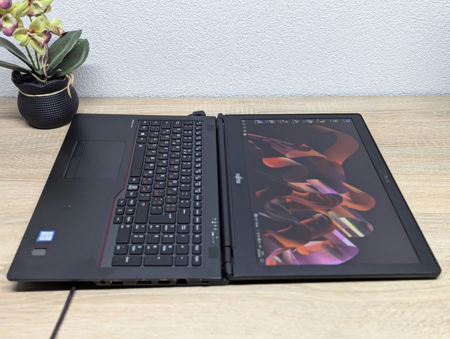 Ноутбук Б/В Fujitsu U759, Intel Core i5-8665U, DDR4 8 GB, SSD 512GB, 15.6" Full HD