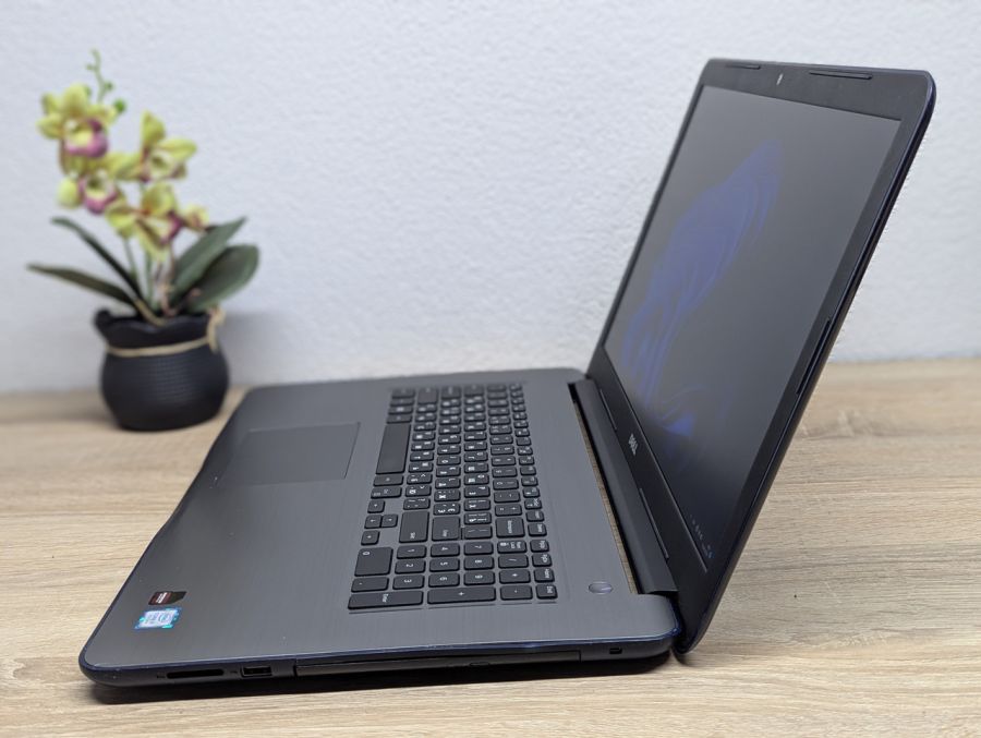 Ноутбук Б/В Dell Inspiron 5767, Intel Core i7-7500U, DDR4 16 GB, SSD 256GB, AMD Radeon R7 M440 4Gb, 17" Full HD