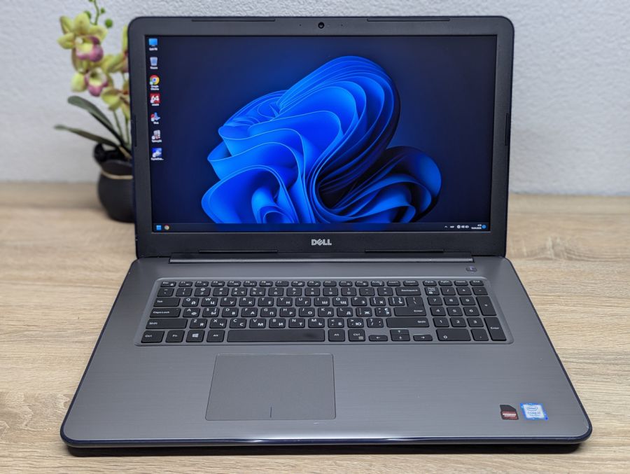 Ноутбук Б/В Dell Inspiron 5767, Intel Core i7-7500U, DDR4 16 GB, SSD 256GB, AMD Radeon R7 M440 4Gb, 17" Full HD
